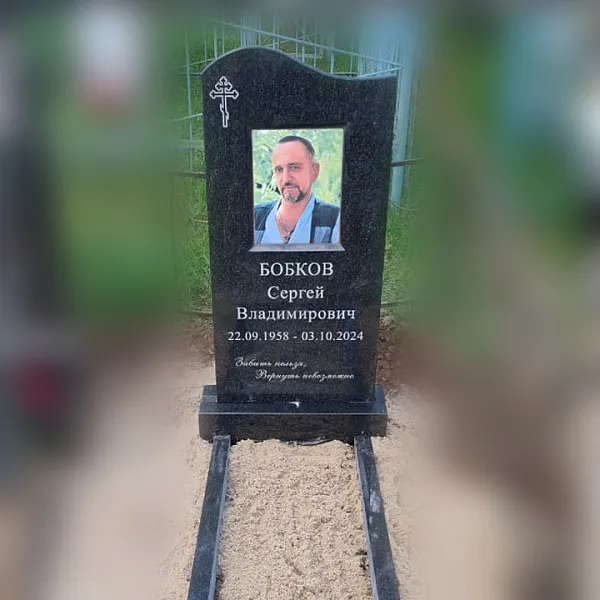 Гранитный памятник волна с фотокерамикой из керамогранита